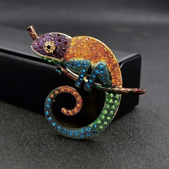 VQ Lizard Brooch - Picture 2 of 5